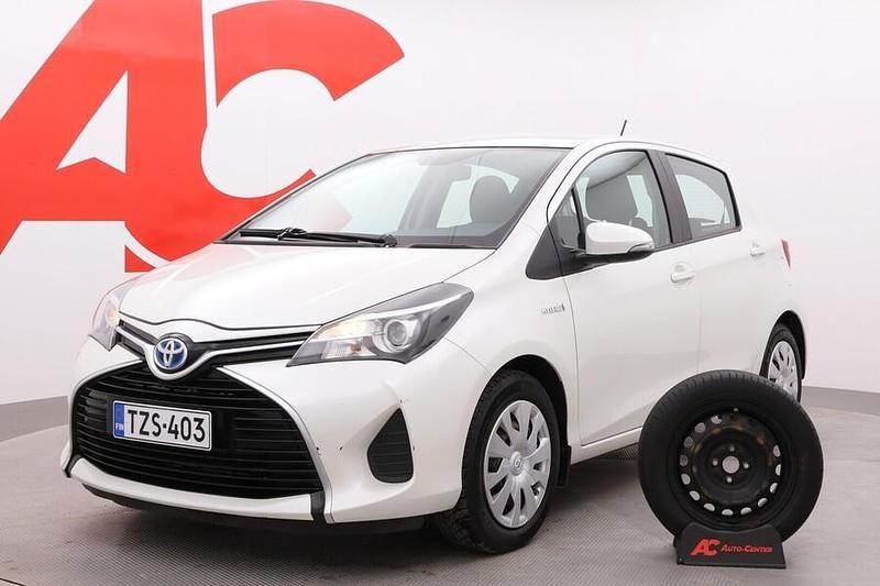 Käytetty Toyota Yaris Hybrid Active 101 HP (74 kW) 2015 Valkoinen Viistoperä