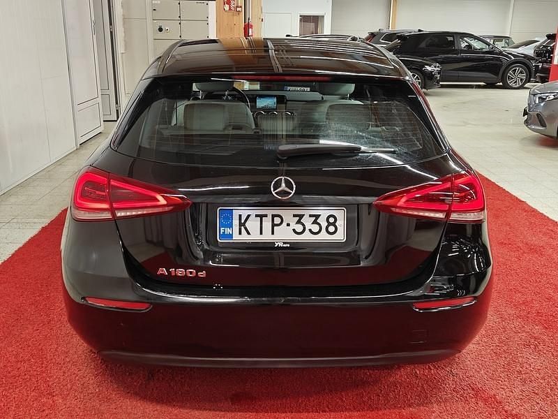 Käytetty Mercedes A180 Business 116 HP (85 kW) 2019 Viistoperä