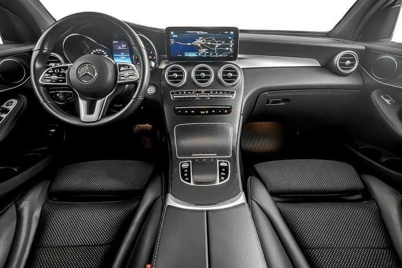 Käytetty Mercedes GLC200 Business 163 HP (119 kW) 2022 Katumaasturi