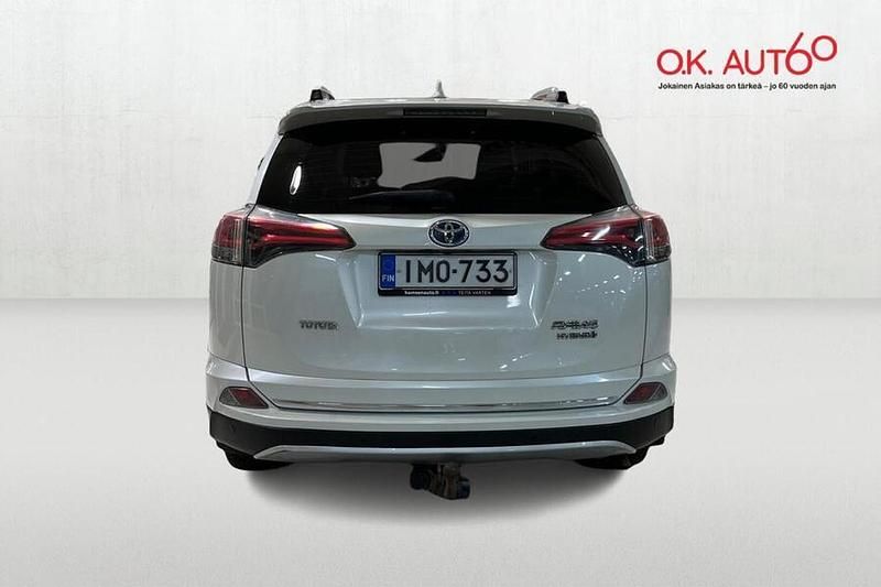 Käytetty Toyota RAV4 Hybrid Active 155 HP (114 kW) 2016 Valkoinen Katumaasturi