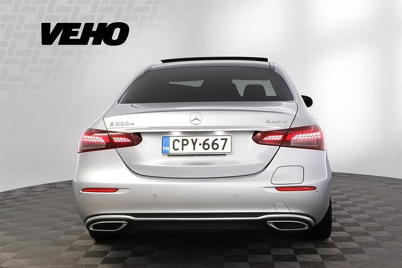 Käytetty Mercedes E300 Avantgarde 211 HP (155 kW) 2020 Hopea Sedan