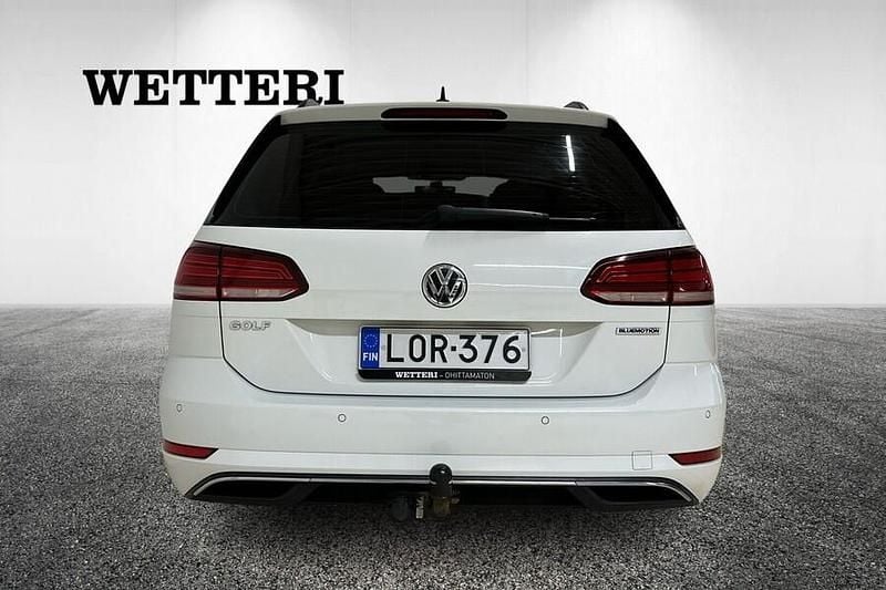 Käytetty VW Golf VII Comfortline 131 HP (96 kW) 2019 Valkoinen Farmari