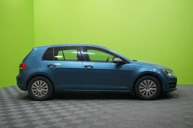 Käytetty VW Golf VII Trendline 86 HP (63 kW) 2013 Sininen Sedan