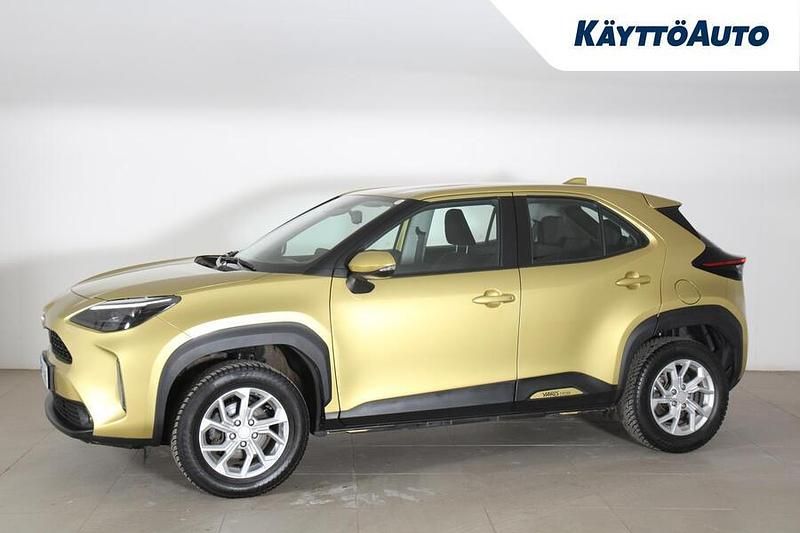 Käytetty Toyota Yaris Cross Active 116 HP (85 kW) 2024 Katumaasturi