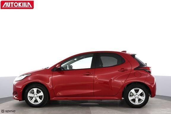 Käytetty Toyota Yaris Style 114 HP (83 kW) 2024 Met. punainen Viistoperä
