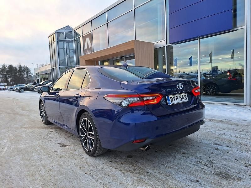 Käytetty Toyota Camry Style 218 HP (160 kW) 2023 Met. sininen Sedan