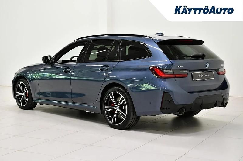 Uusi BMW 330e M Sport 292 HP (214 kW) 2026 Artic race blue meta Farmari