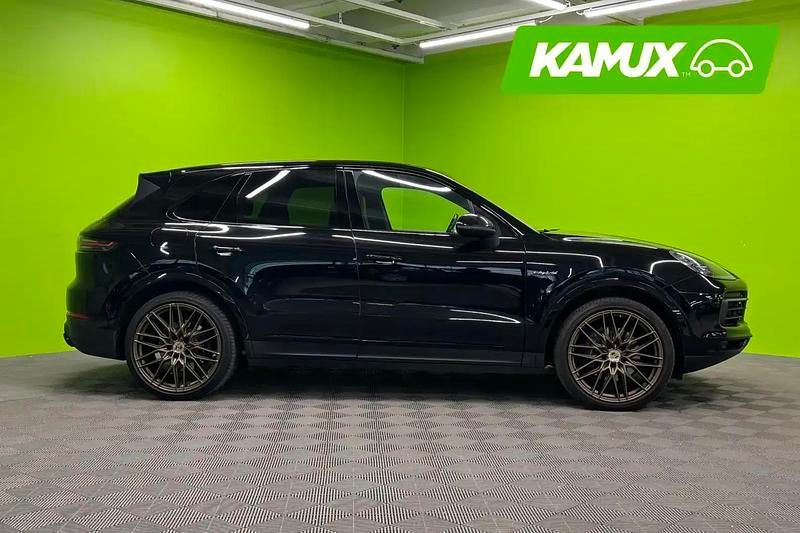 Käytetty Porsche Cayenne 628 HP (461 kW) 2020 Musta Katumaasturi