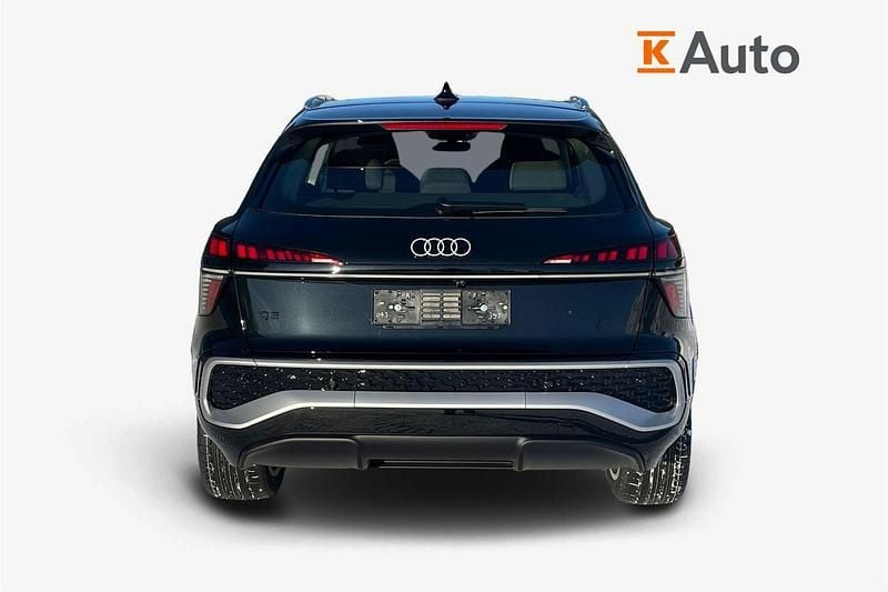 Uusi Audi Q3 S-Line 268 HP (197 kW) 2026 Musta Katumaasturi