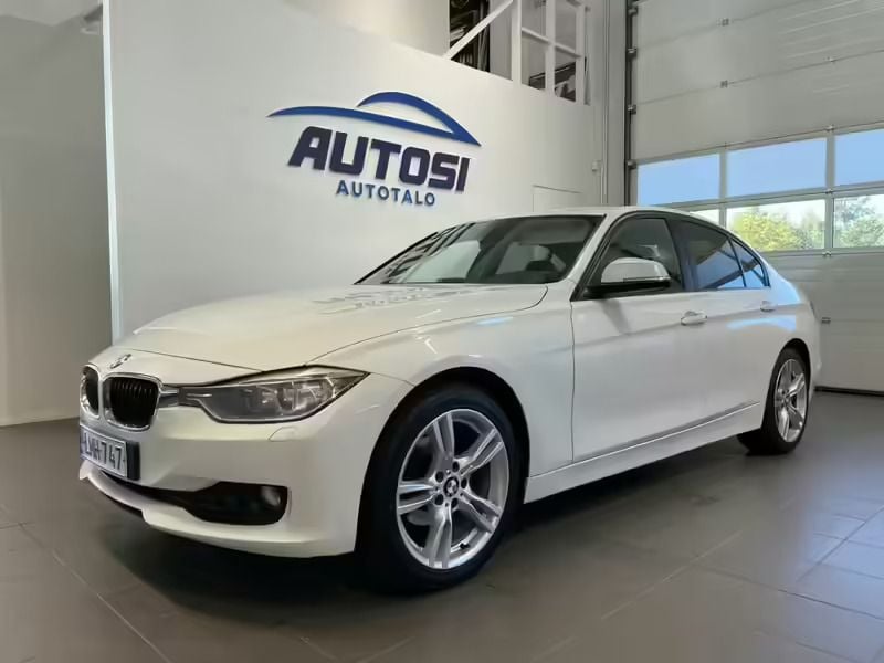 Valkoinen Käytetty 2013 BMW 316 Comfort Edition Sedan | 11 390 € - Kuva 1/4