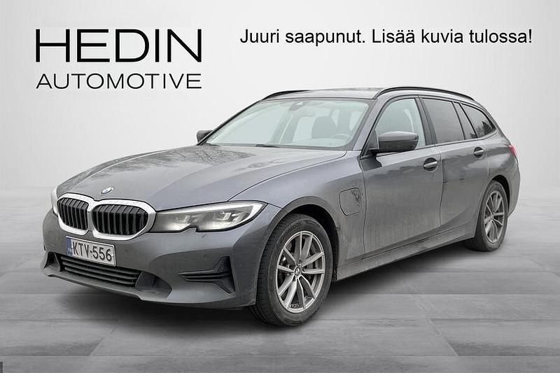 Käytetty 2021 BMW 330e Farmari | 27 500 € (Perustarjous) - Kuva 1/3