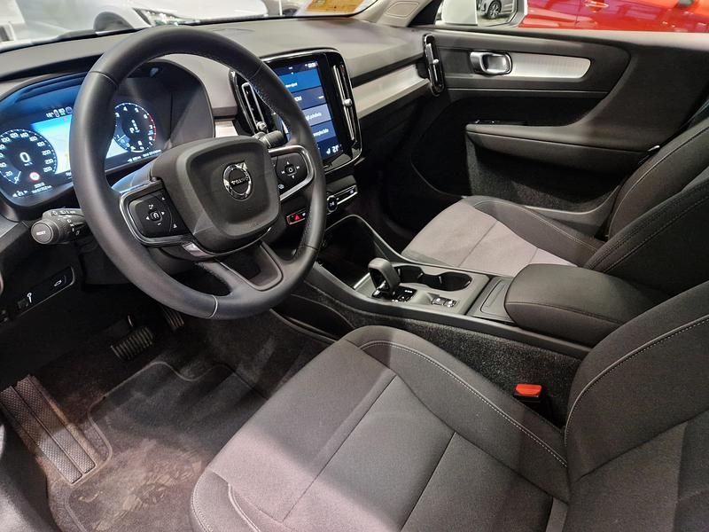 Käytetty Volvo XC40 Business Edition 197 HP (144 kW) 2022 Valkoinen Katumaasturi