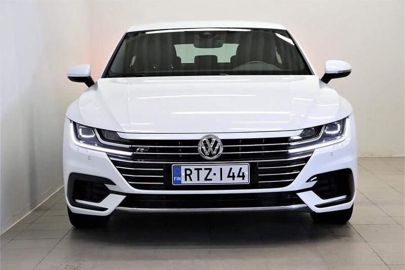 Käytetty VW Arteon Edition 150 HP (110 kW) 2019 Valkoinen Viistoperä