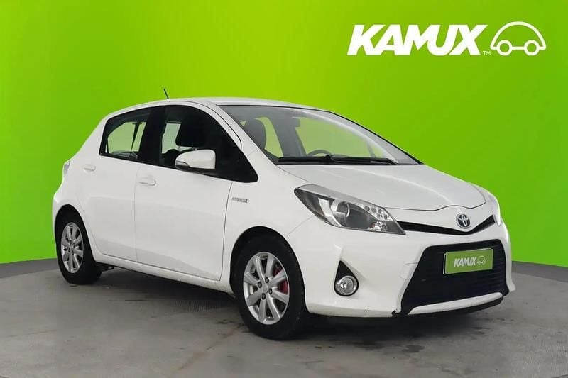Käytetty Toyota Yaris Hybrid Active 75 HP (55 kW) 2013 Valkoinen Tila-auto