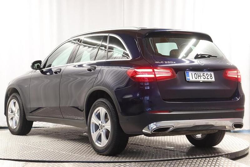 Käytetty Mercedes GLC350 Business 287 HP (211 kW) 2018 Sininen Katumaasturi