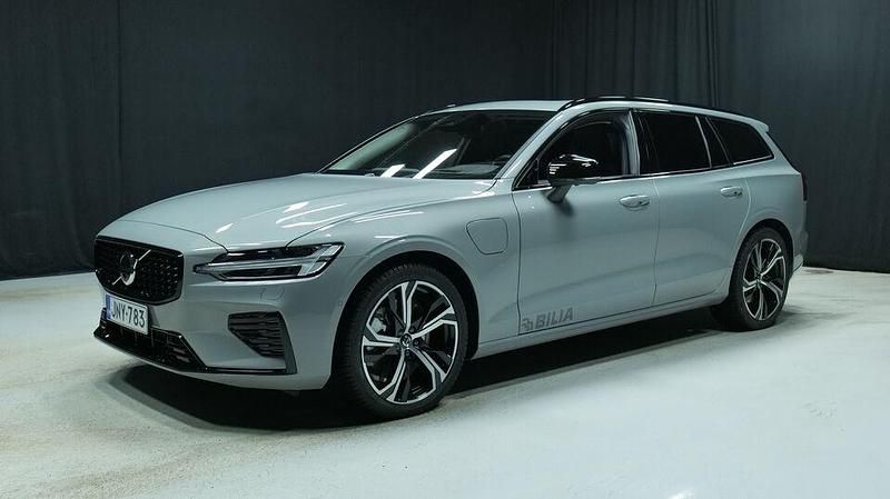 Harmaa Käytetty 2025 Volvo V60 Performance Farmari | 52 900 € - Kuva 1/3