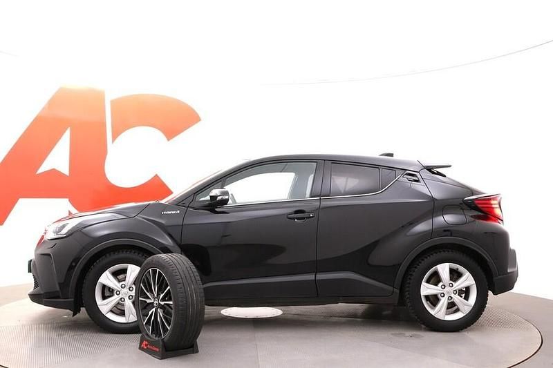 Käytetty Toyota C-HR Premium 122 HP (89 kW) 2020 Musta Katumaasturi