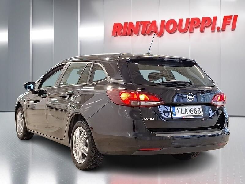 Käytetty Opel Astra 146 HP (107 kW) 2022 Musta Farmari
