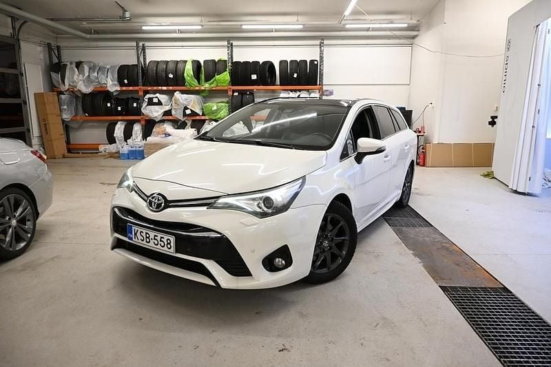 Käytetty 2016 Toyota Avensis Premium Farmari | 13 690 € (Perustarjous) - Kuva 1/3