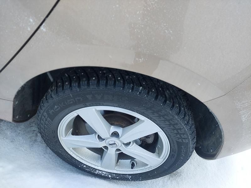 Käytetty Volvo V40 Business Edition 120 HP (88 kW) 2017 Viistoperä