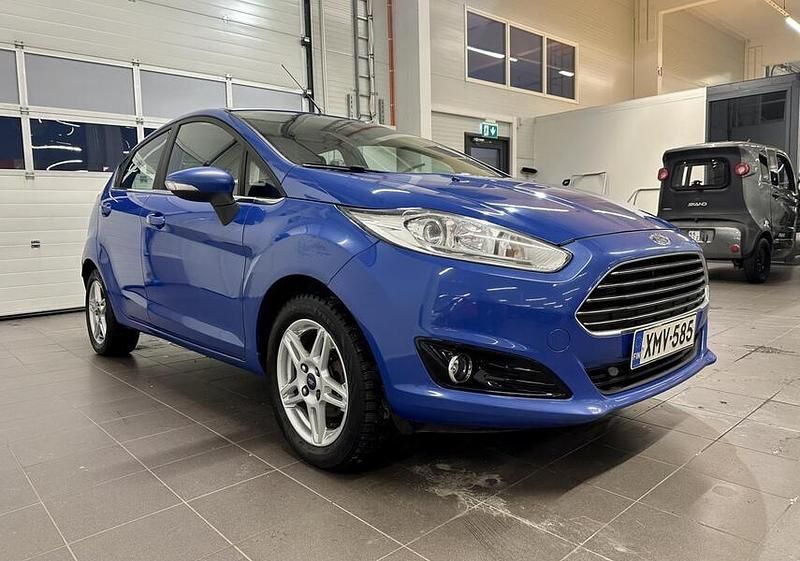 Käytetty Ford Fiesta Titanium 80 HP (58 kW) 2013 Sininen Viistoperä