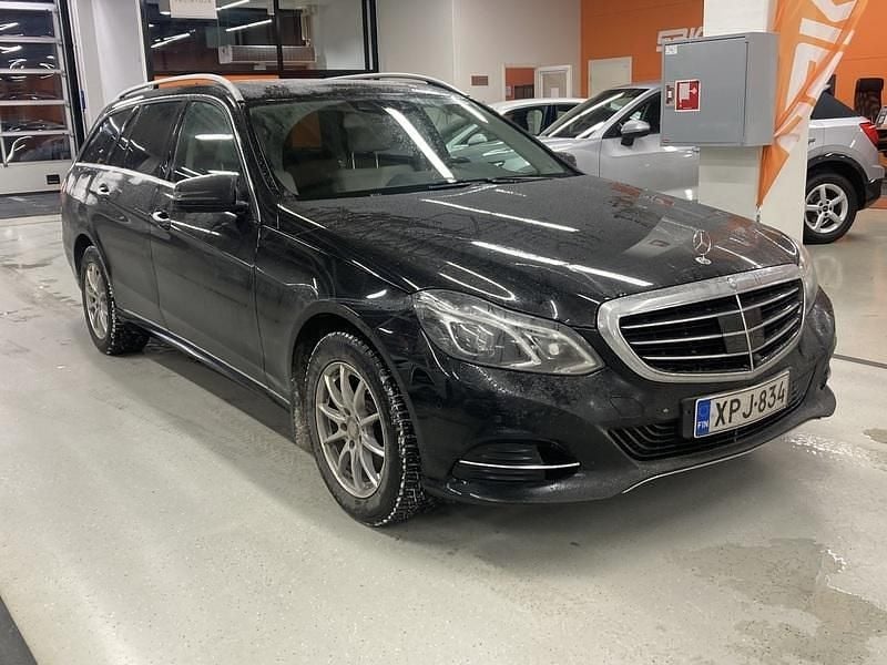 Käytetty 2013 Mercedes E250 Farmari | 21 900 € (Perustarjous) - Kuva 1/4