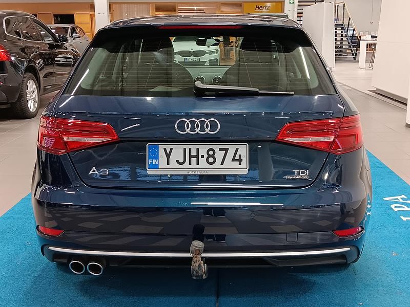 Käytetty Audi A3 Sportback Business 184 HP (135 kW) 2016 Harmaa Viistoperä