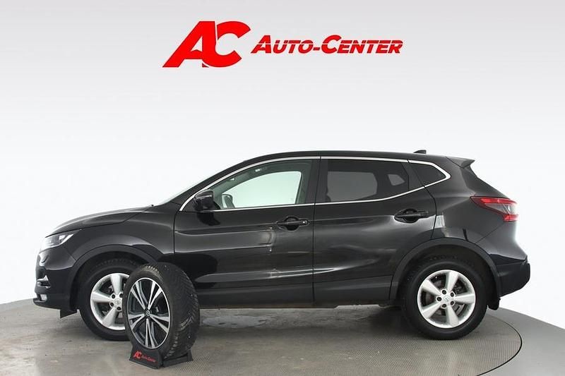 Käytetty Nissan Qashqai N-Connecta 116 HP (85 kW) 2018 Musta Katumaasturi