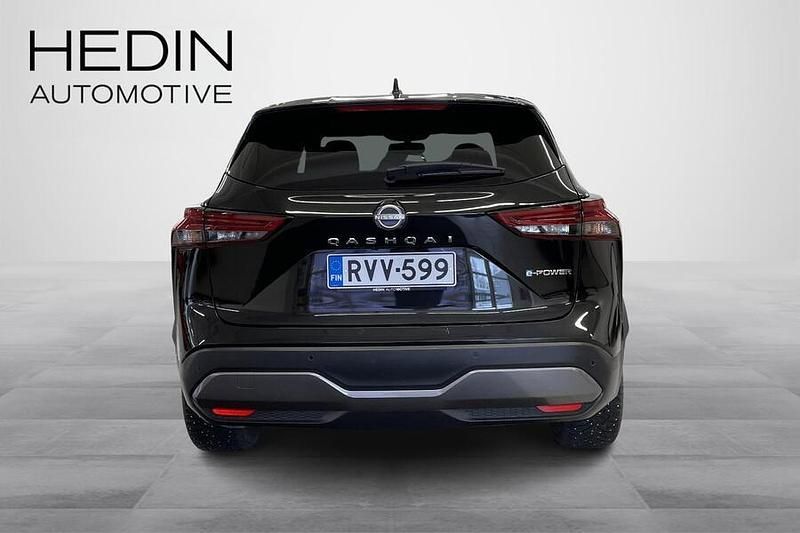 Käytetty Nissan Qashqai N-Connecta 190 HP (139 kW) 2024 Musta Katumaasturi