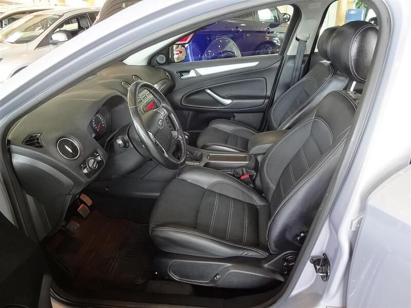 Käytetty Ford Mondeo Titanium 163 HP (119 kW) 2011 Harmaa Viistoperä