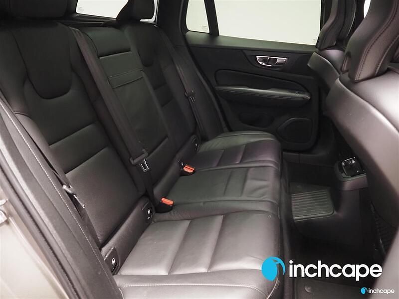 Käytetty Volvo V60 R-Design 317 HP (233 kW) 2019 Farmari