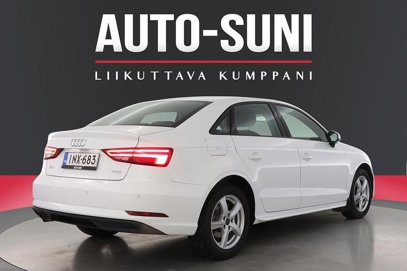 Käytetty Audi A3 Business 116 HP (85 kW) 2017 Valkoinen Sedan