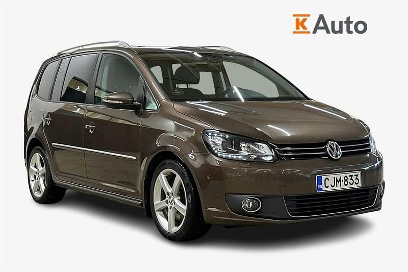 Käytetty VW Touran Highline 138 HP (101 kW) 2015 Ruskea (beige) Tila-auto