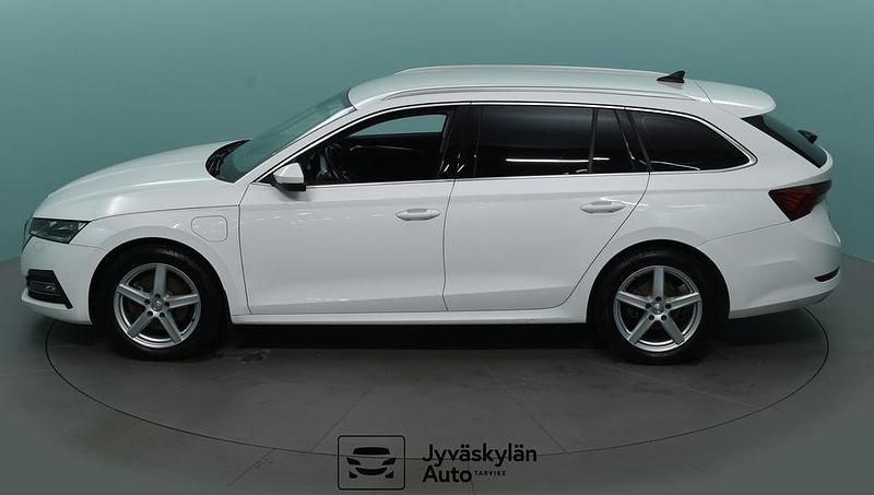 Käytetty Skoda Octavia Ambition 150 HP (110 kW) 2021 Valkoinen Farmari