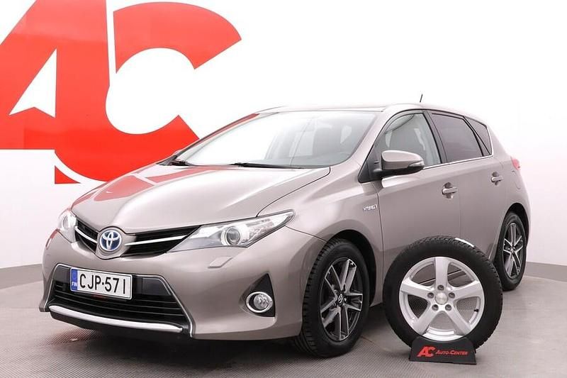 Ruskea Käytetty 2015 Toyota Auris Hybrid Active Viistoperä | 12 990 € (Perustarjous) - Kuva 1/4