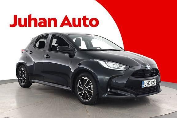 Käytetty Toyota Yaris Style 114 HP (83 kW) 2023 Musta Viistoperä