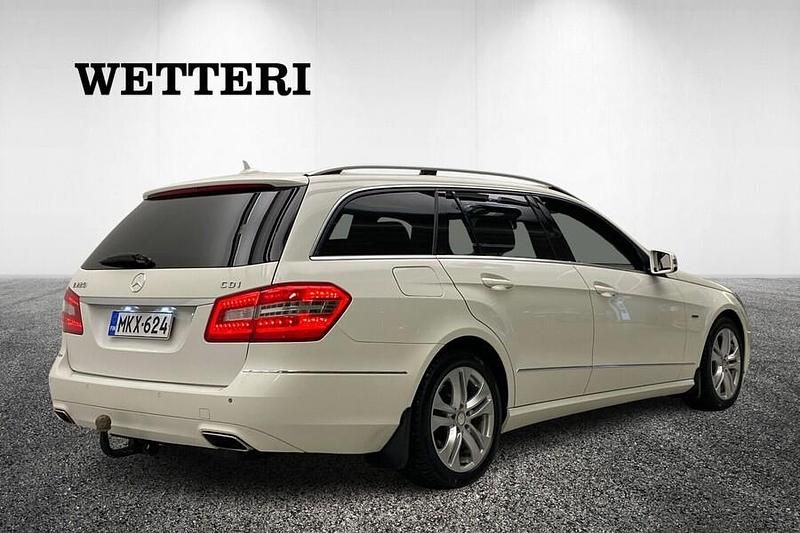Käytetty Mercedes E220 Avantgarde 170 HP (125 kW) 2012 Valkoinen Farmari