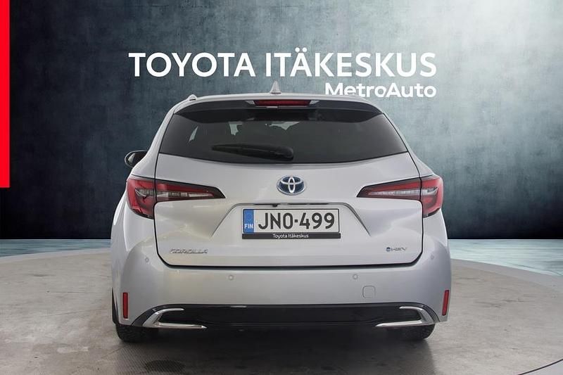 Käytetty Toyota Corolla Edition 140 HP (102 kW) 2024 Hopea Farmari