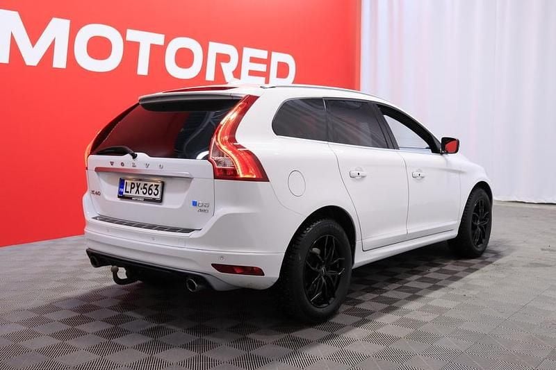Käytetty Volvo XC60 R-Design 215 HP (158 kW) 2014 Katumaasturi