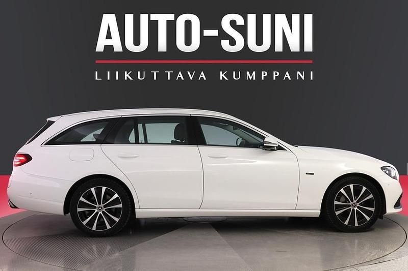 Käytetty Mercedes E300 Avantgarde 211 HP (155 kW) 2021 Farmari