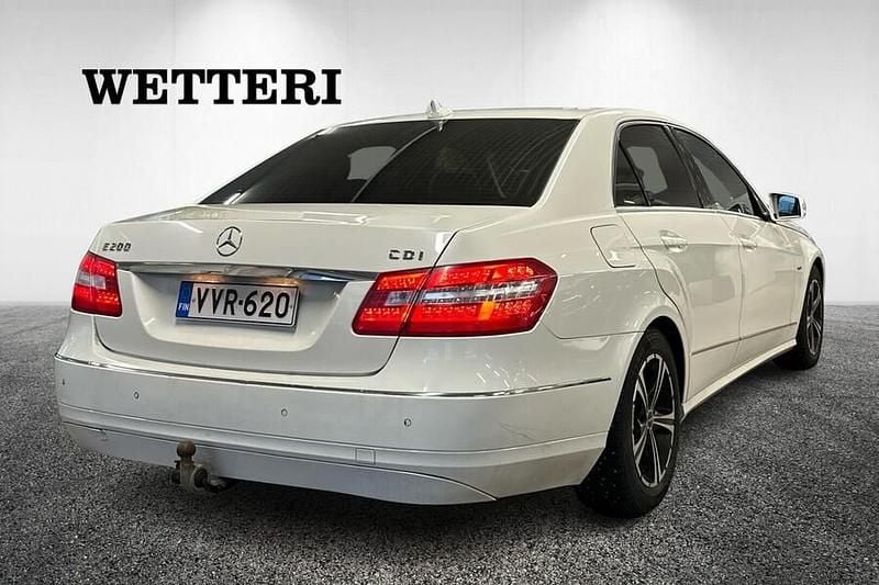 Käytetty Mercedes E200 Business 136 HP (100 kW) 2011 Valkoinen Sedan
