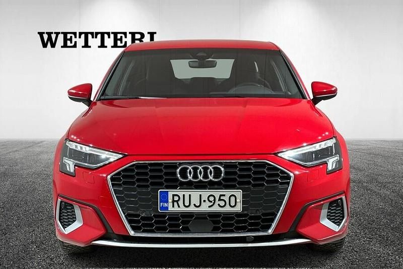 Käytetty Audi A3 Advanced Plus 150 HP (110 kW) 2020 Punainen Sedan