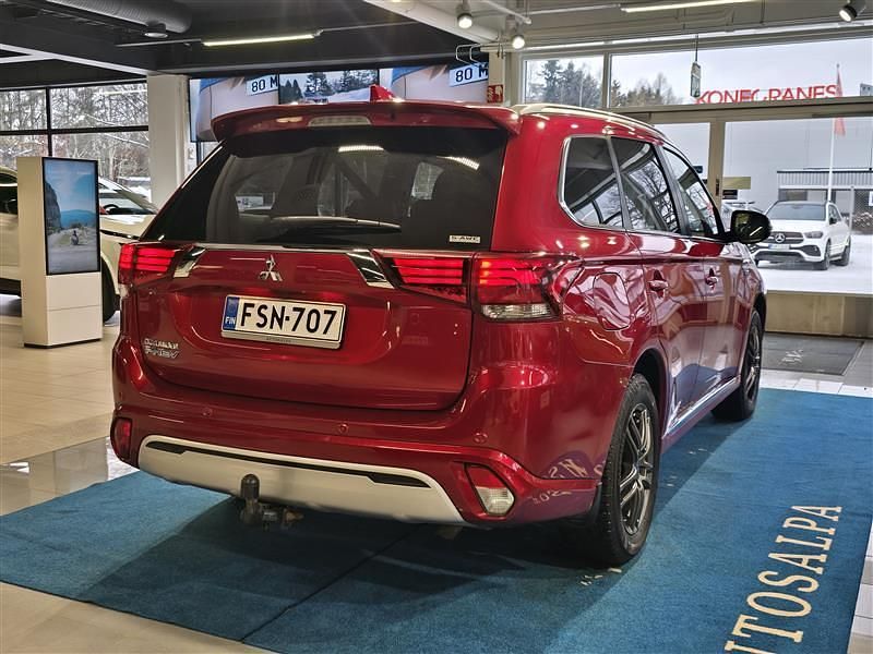 Käytetty Mitsubishi Outlander P-HEV Active 135 HP (99 kW) 2020 Punainen Katumaasturi