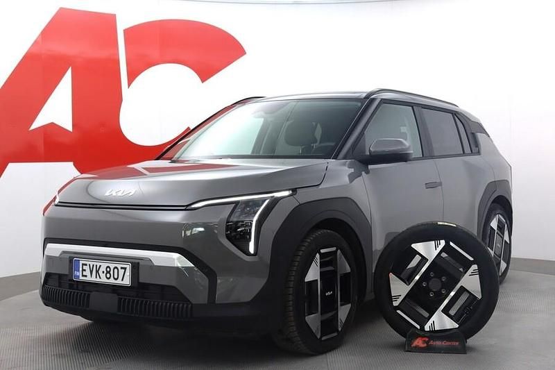 Harmaa Käytetty 2024 Kia EV3 Inspiration Katumaasturi | 43 470 € (Perustarjous) - Kuva 1/4