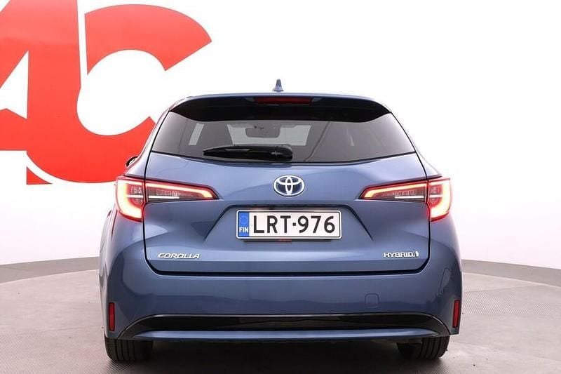 Käytetty Toyota Corolla Edition 122 HP (89 kW) 2022 Sininen Farmari