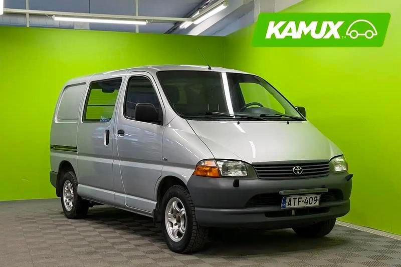 Käytetty Toyota HiAce 88 HP (64 kW) 2005 Hopea / harmaa Van