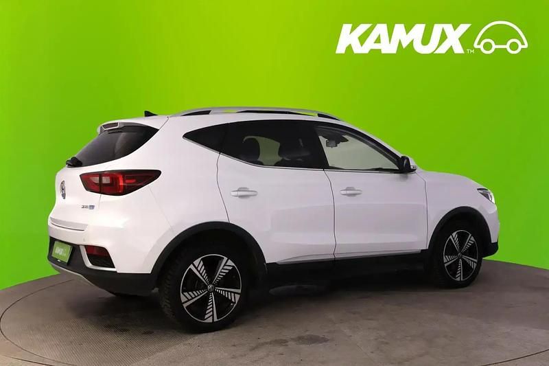 Käytetty MG ZS 105 kW (143 HP) 2021 Valkoinen Sedan