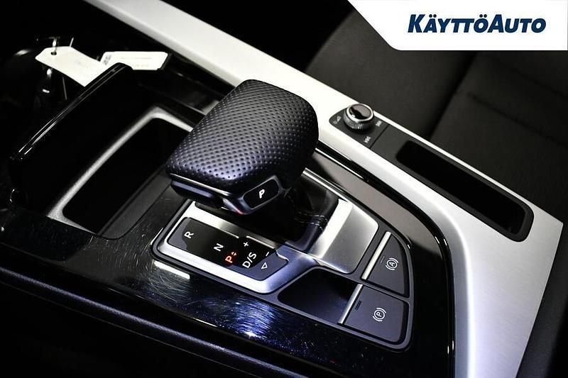 Käytetty Audi A4 Advanced 204 HP (150 kW) 2023 Harmaa Farmari