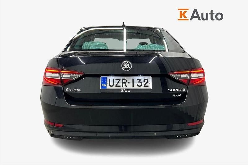 Käytetty Skoda Superb Style 190 HP (139 kW) 2017 Musta Sedan