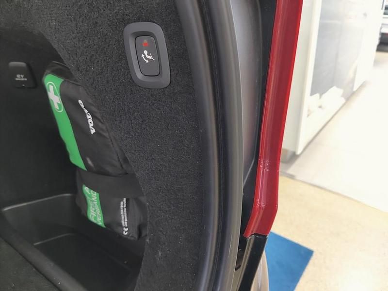 Käytetty Volvo XC90 Plus 456 HP (335 kW) 2023 Musta Katumaasturi